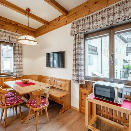 Daire Lovely 2 Bedroom Flat In Corso Italia With Parking