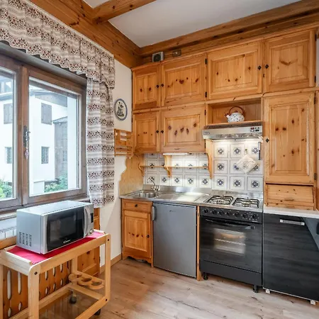 Lovely 2 Bedroom Flat In Corso Italia With Parking Cortina dʼAmpezzo